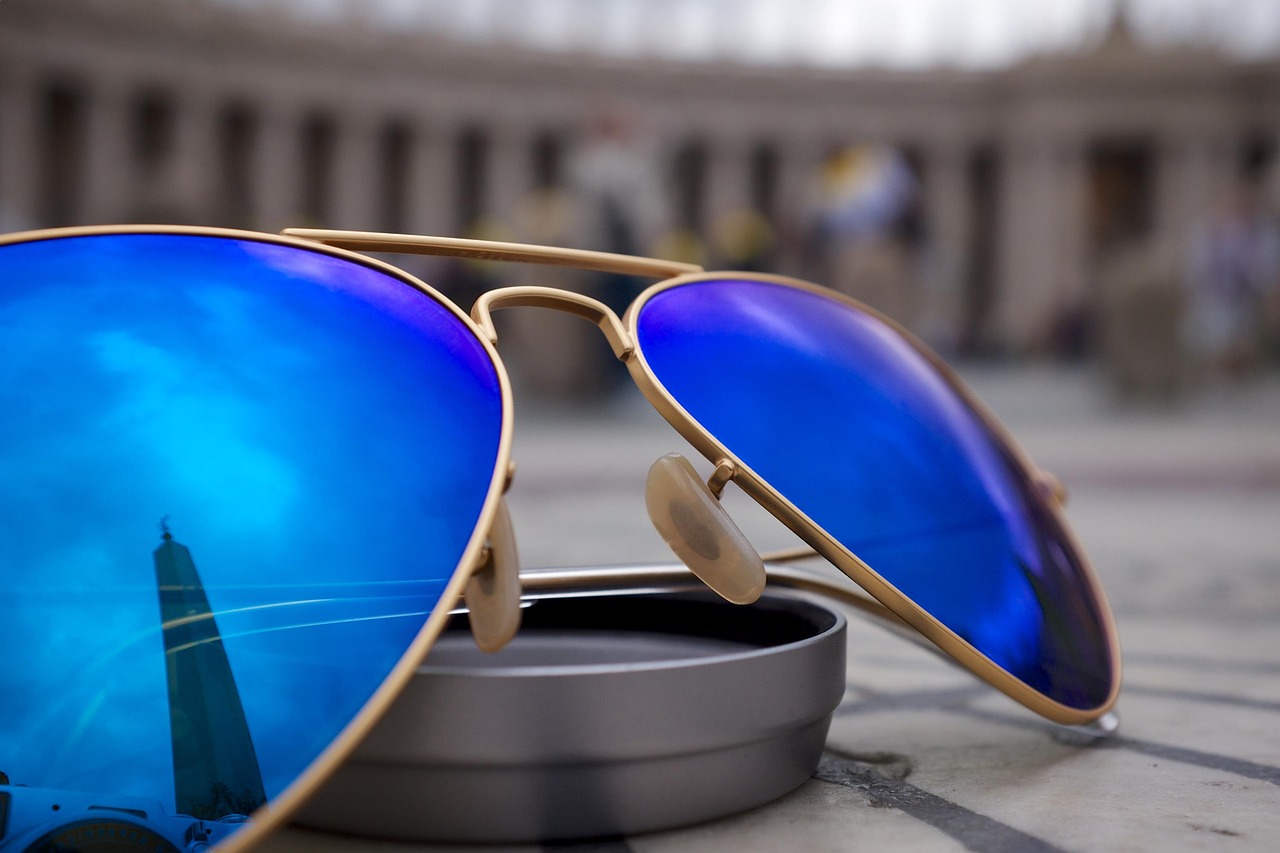 sunglasses, blue, reflection-926791.jpg