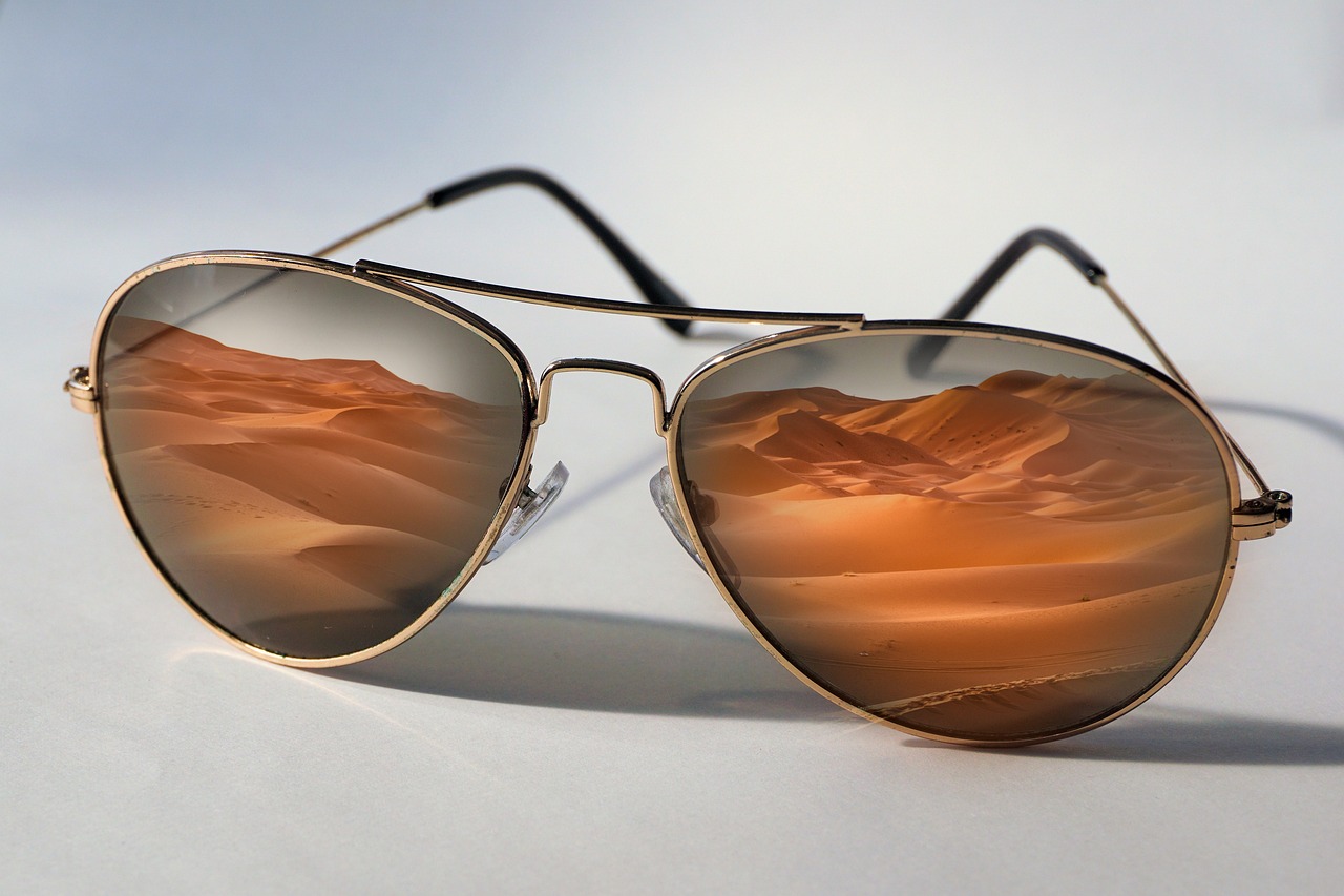 sunglasses, desert, reflection-1382261.jpg